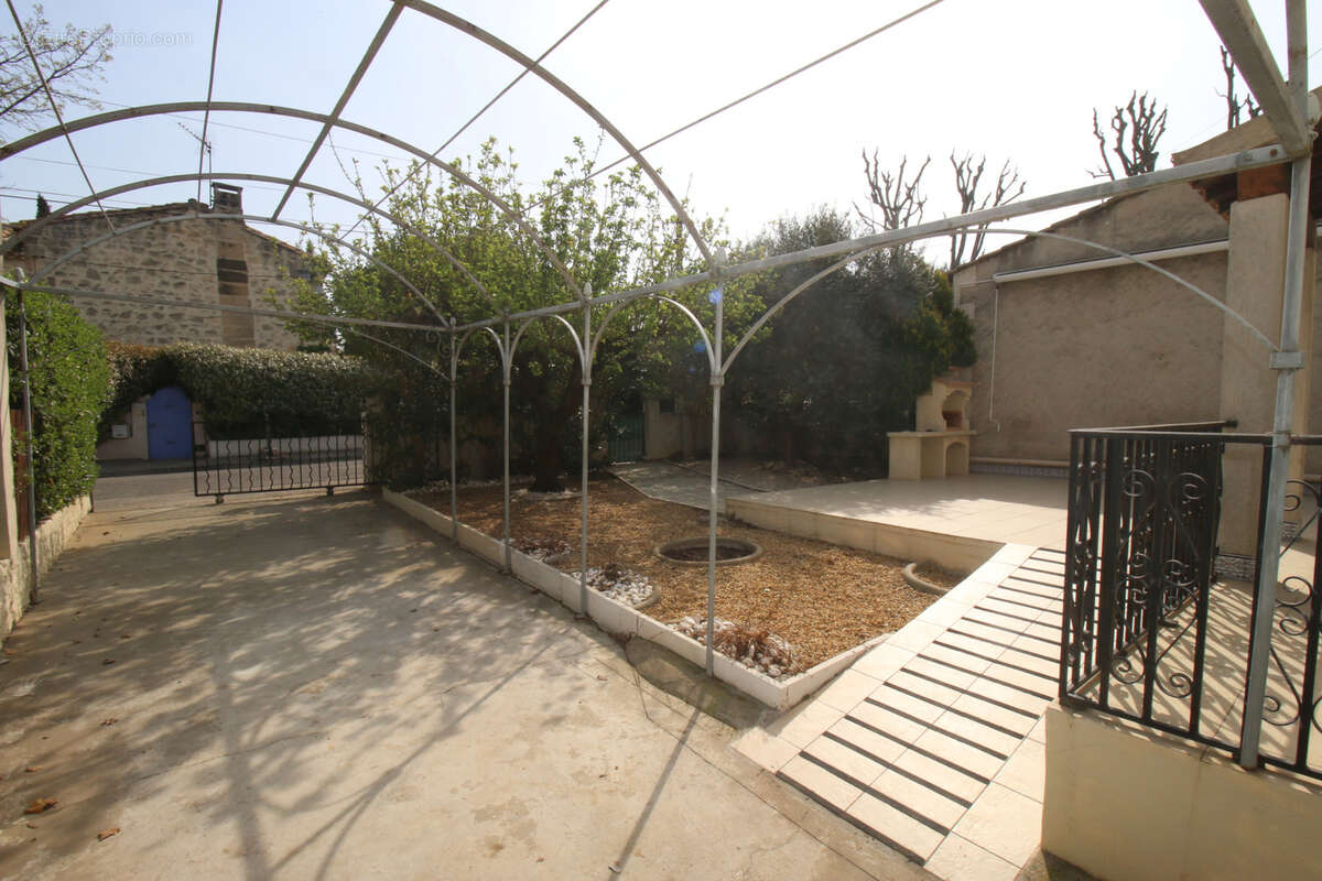 Maison à FONTVIEILLE