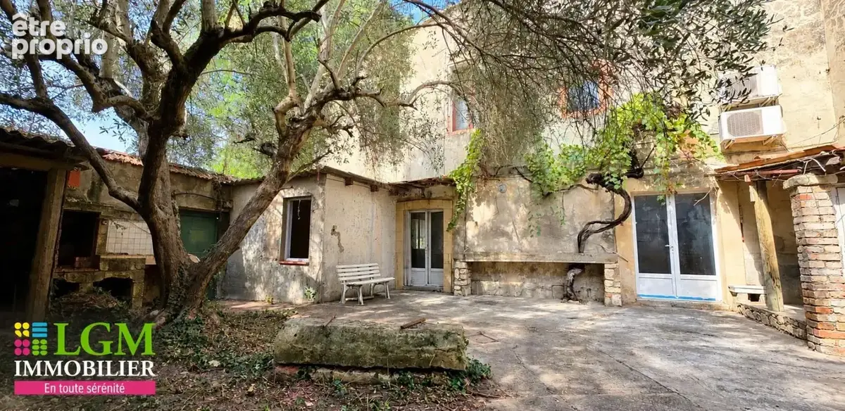 Maison de village avec cour arborée et fort potentiel - photo 1