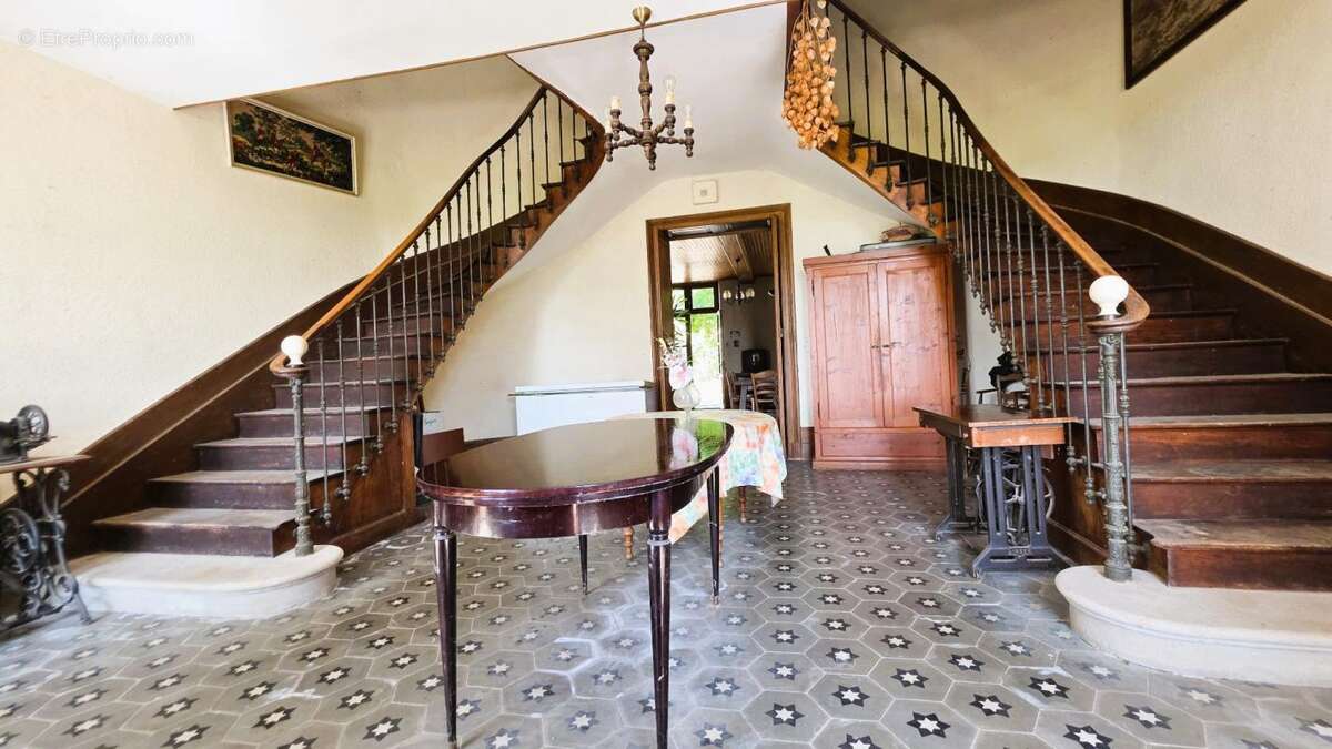 Maison à NEGREPELISSE