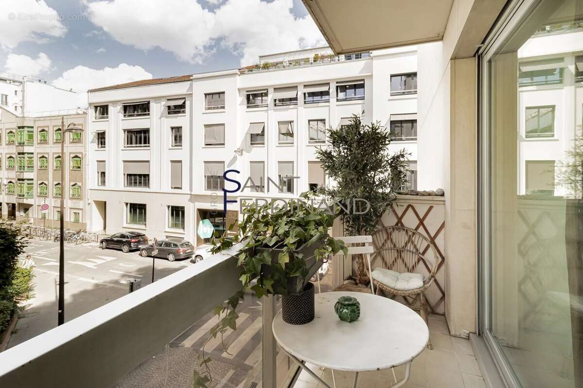 Appartement à PARIS-17E