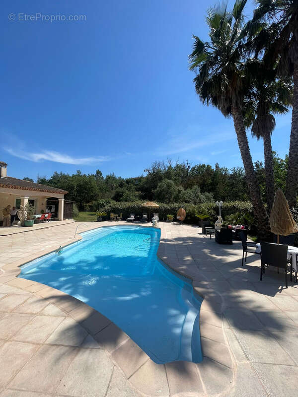 Maison à ROQUEBRUNE-SUR-ARGENS