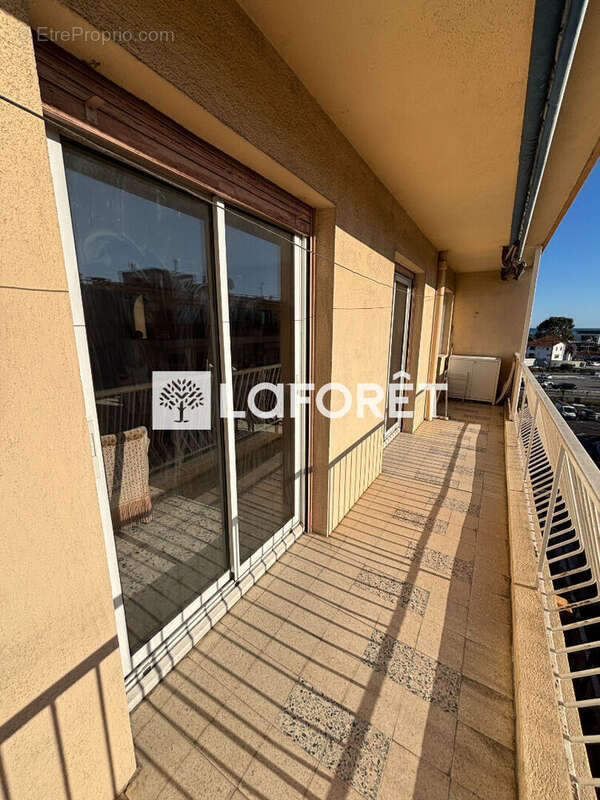 Appartement à SAINT-LAURENT-DU-VAR