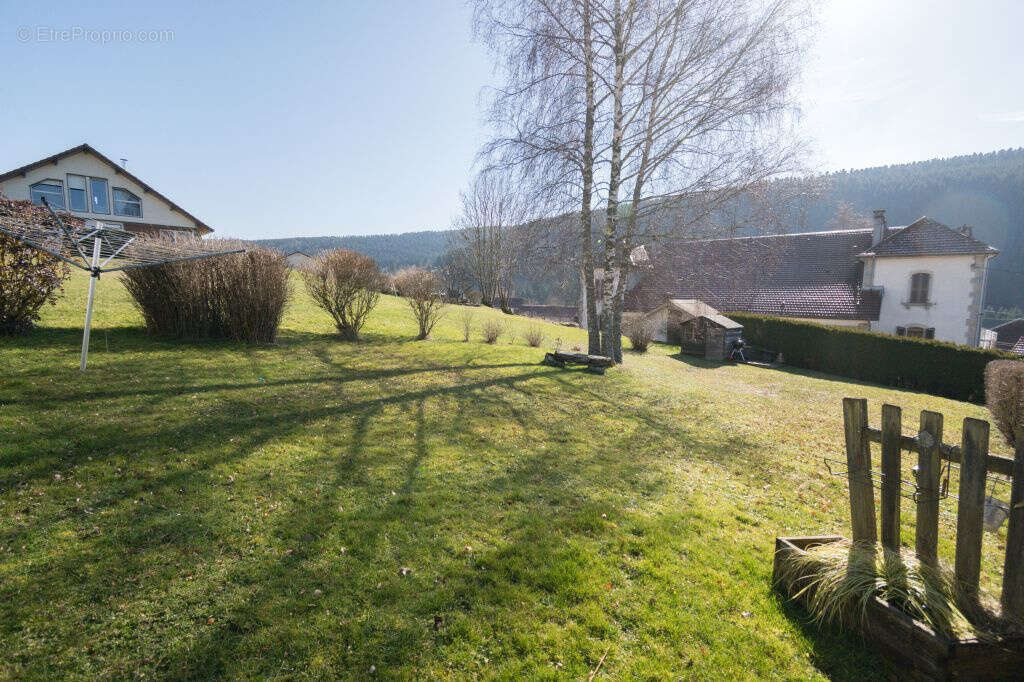 Maison à MAISONS-DU-BOIS-LIEVREMONT