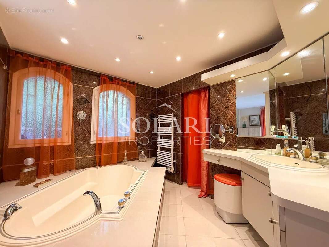 Maison à MANDELIEU-LA-NAPOULE