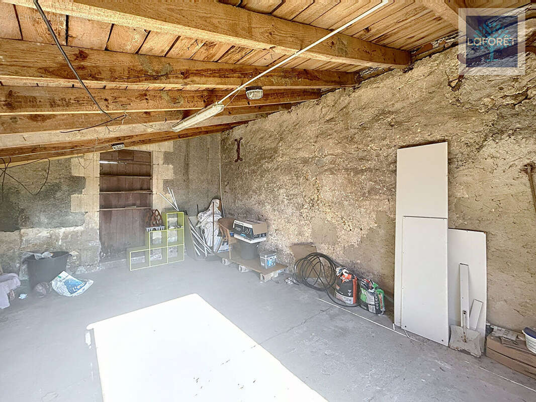 Maison à BUSSAC-FORET