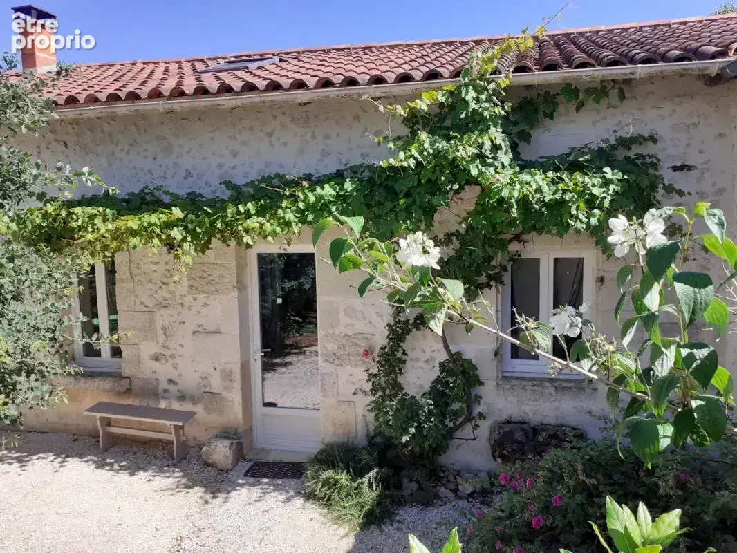 Maison à SAINT-SULPICE-DE-ROUMAGNAC