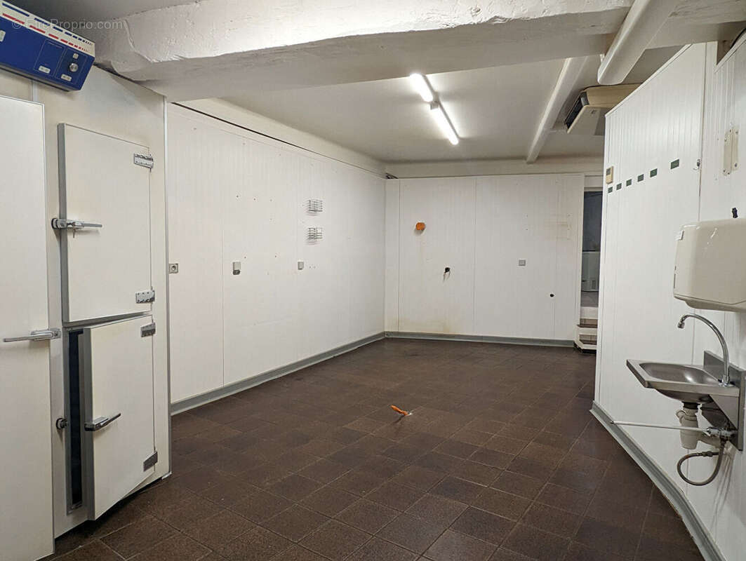 Commerce à SALERNES