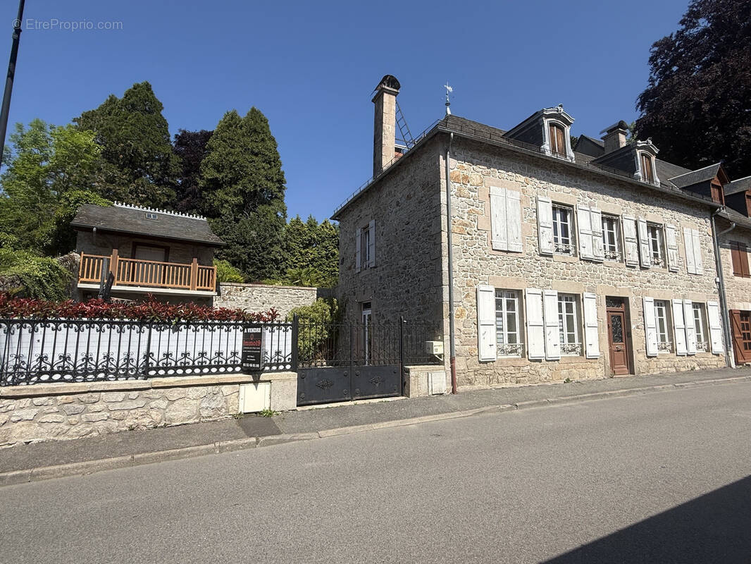 Maison à MEYMAC