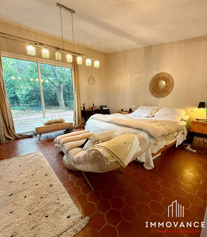 Maison à VIC-LA-GARDIOLE