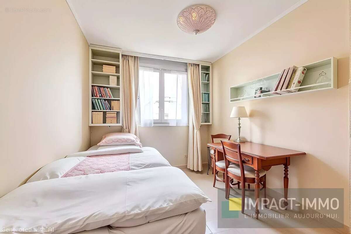 Appartement à NEUILLY-SUR-SEINE
