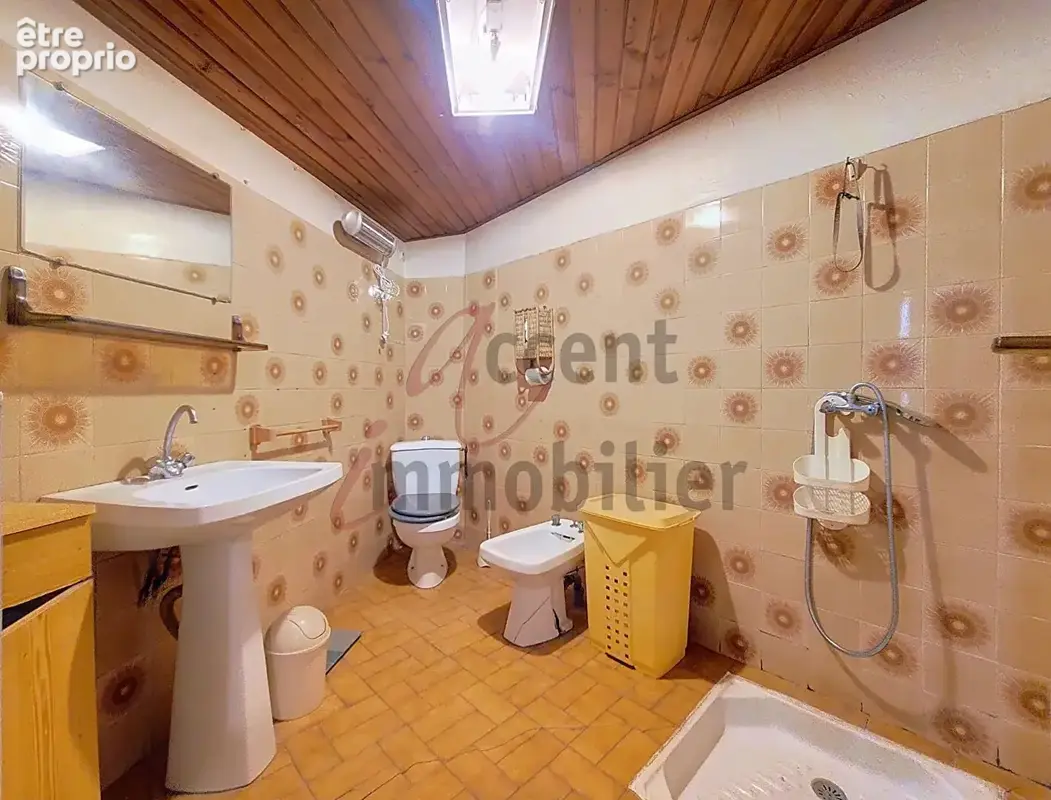 Noves : Maison à rénover avec terrasse en plein coeur du village - photo 10
