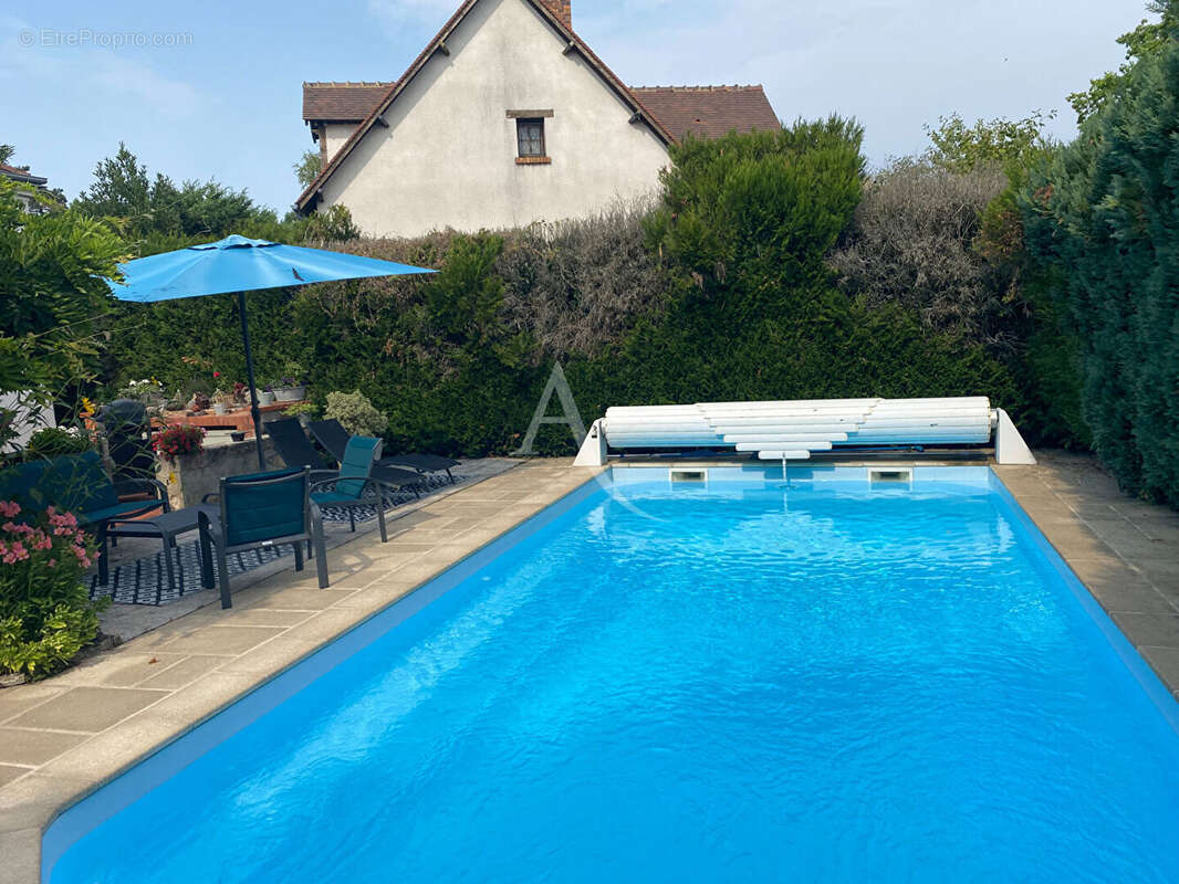 Maison à SAINT-JEAN-DE-BRAYE