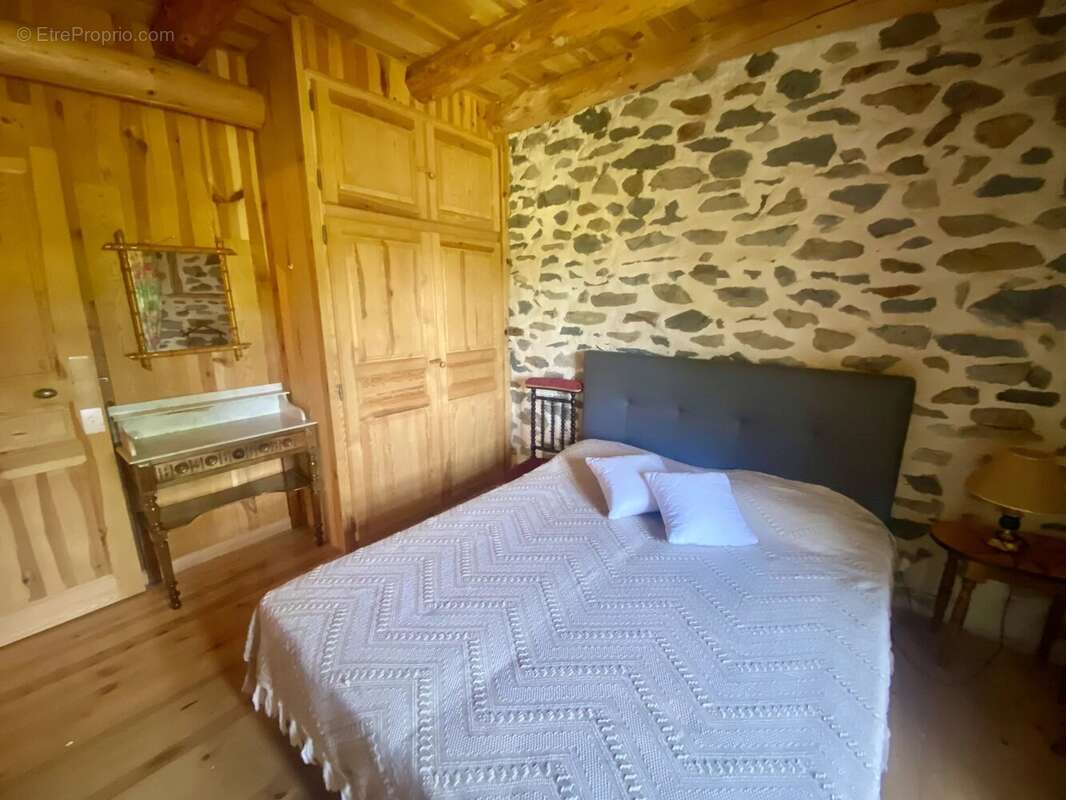 Maison à SAINT-JULIEN-CHAPTEUIL