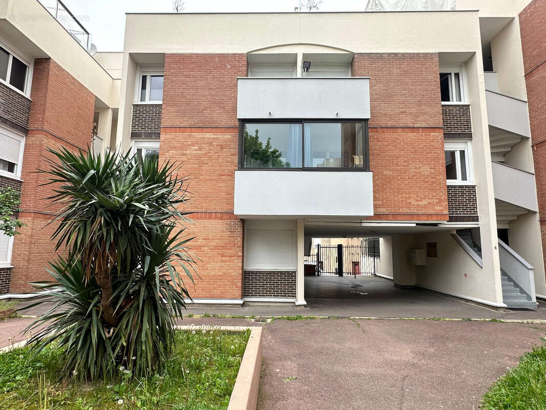 Appartement à COURCOURONNES