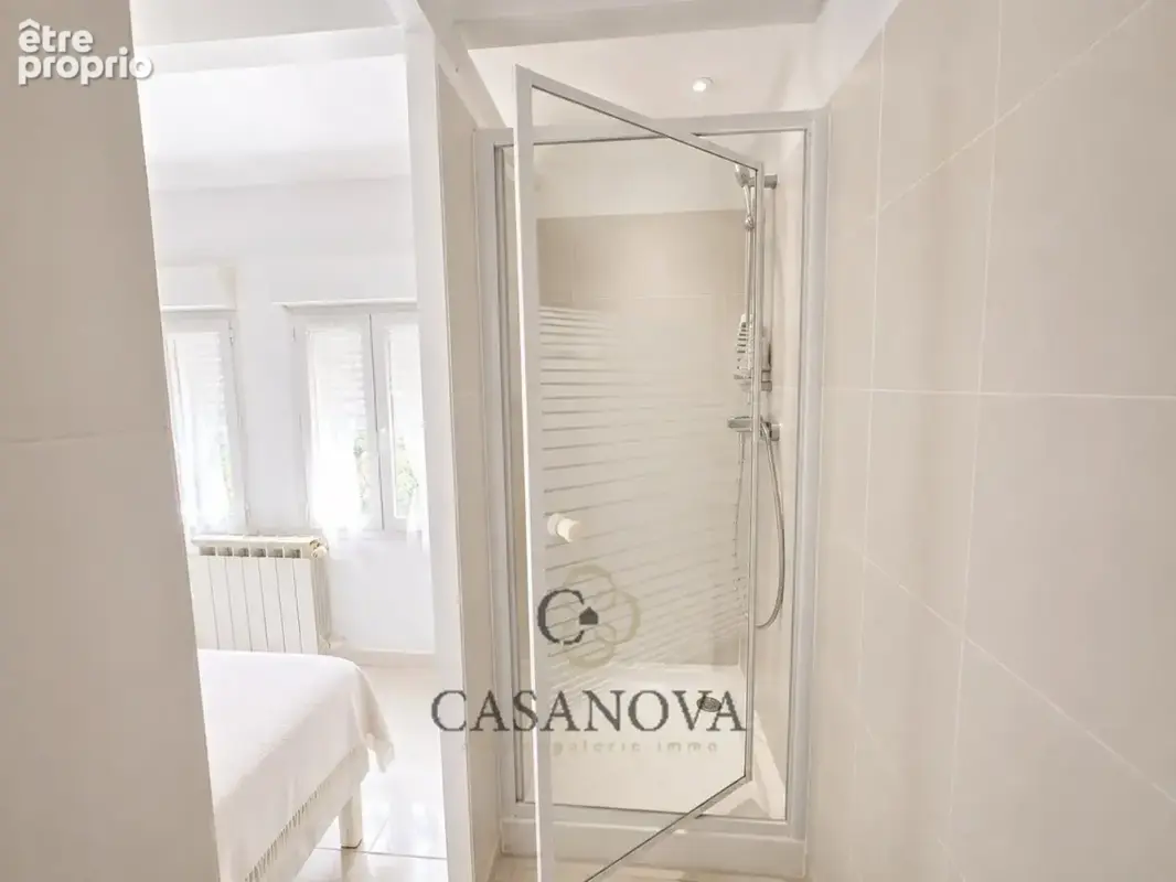 Maison 191 m² avec jardin paysager, jacuzzi et garage au centre de Pérols - photo 29