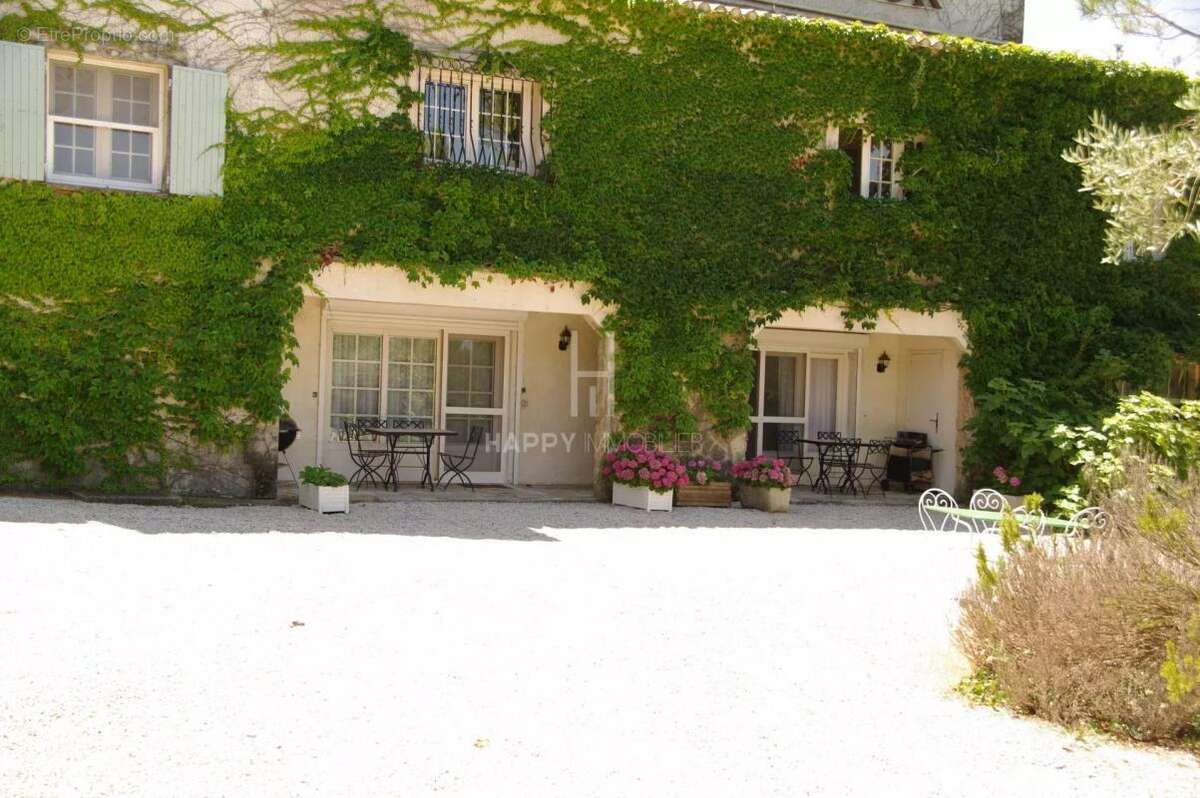 Maison à FONTVIEILLE