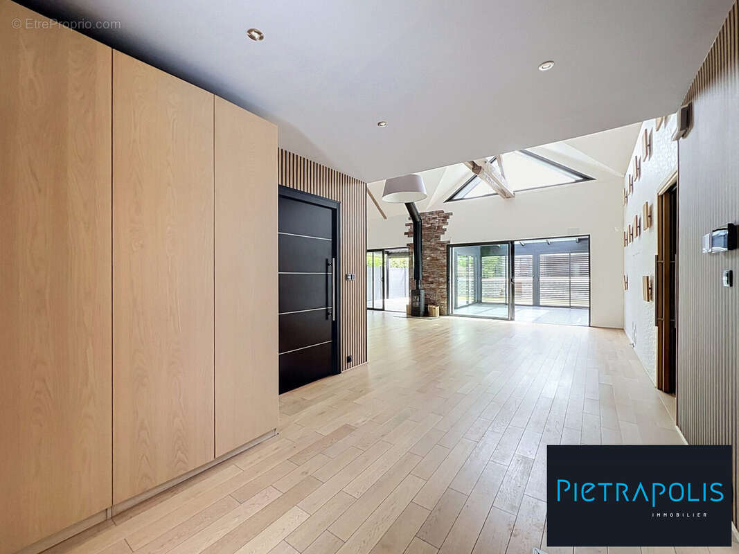 Maison 203 m² à Corcelles-Les-Monts  - photo 2