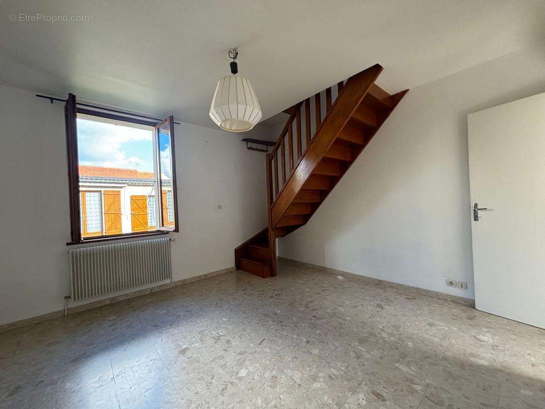 Appartement à LACROIX-SAINT-OUEN