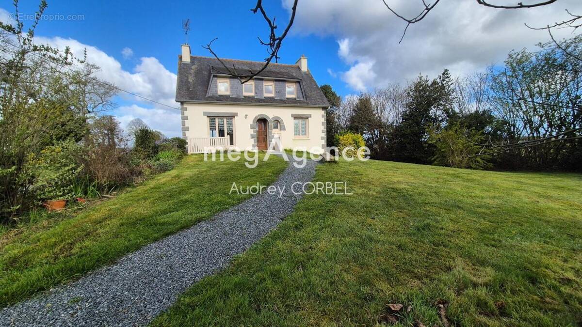 Maison à TREGOMEUR