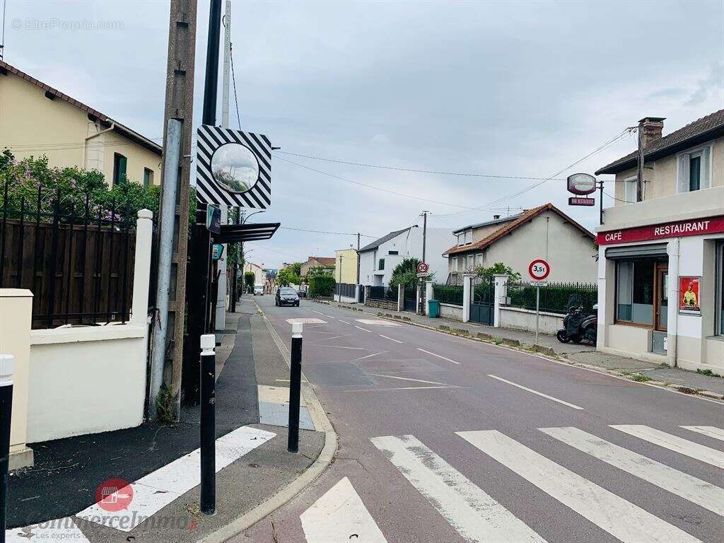 Commerce à SARTROUVILLE