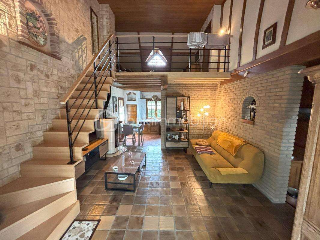 Maison à FEUQUIERES-EN-VIMEU