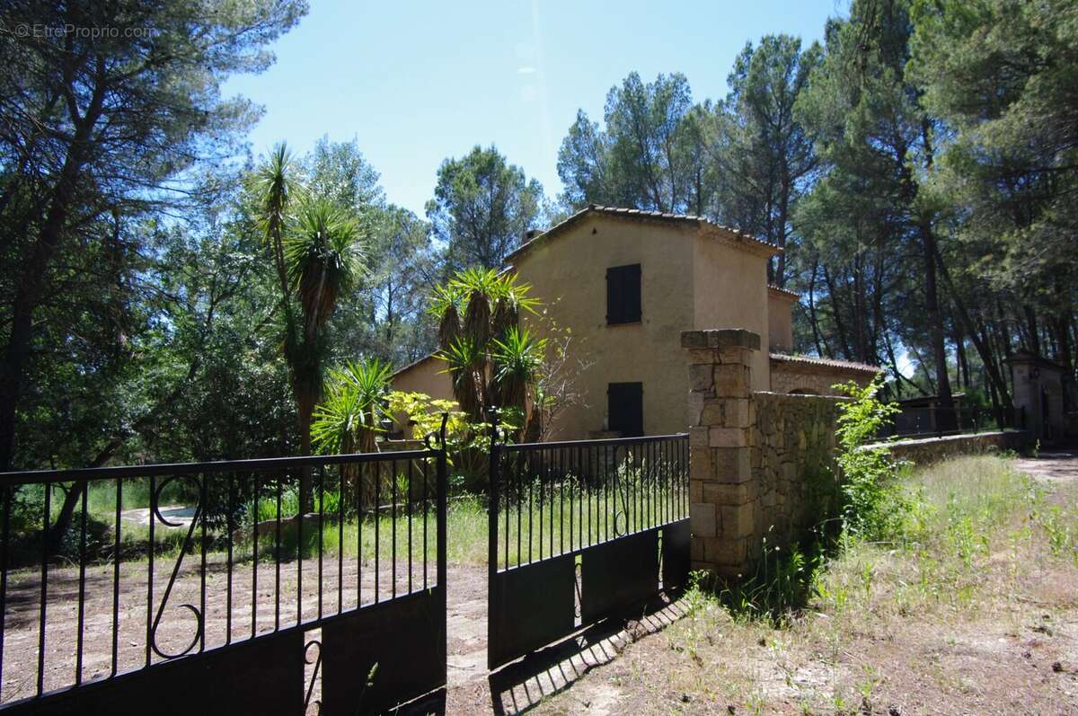 Maison à VILLECROZE