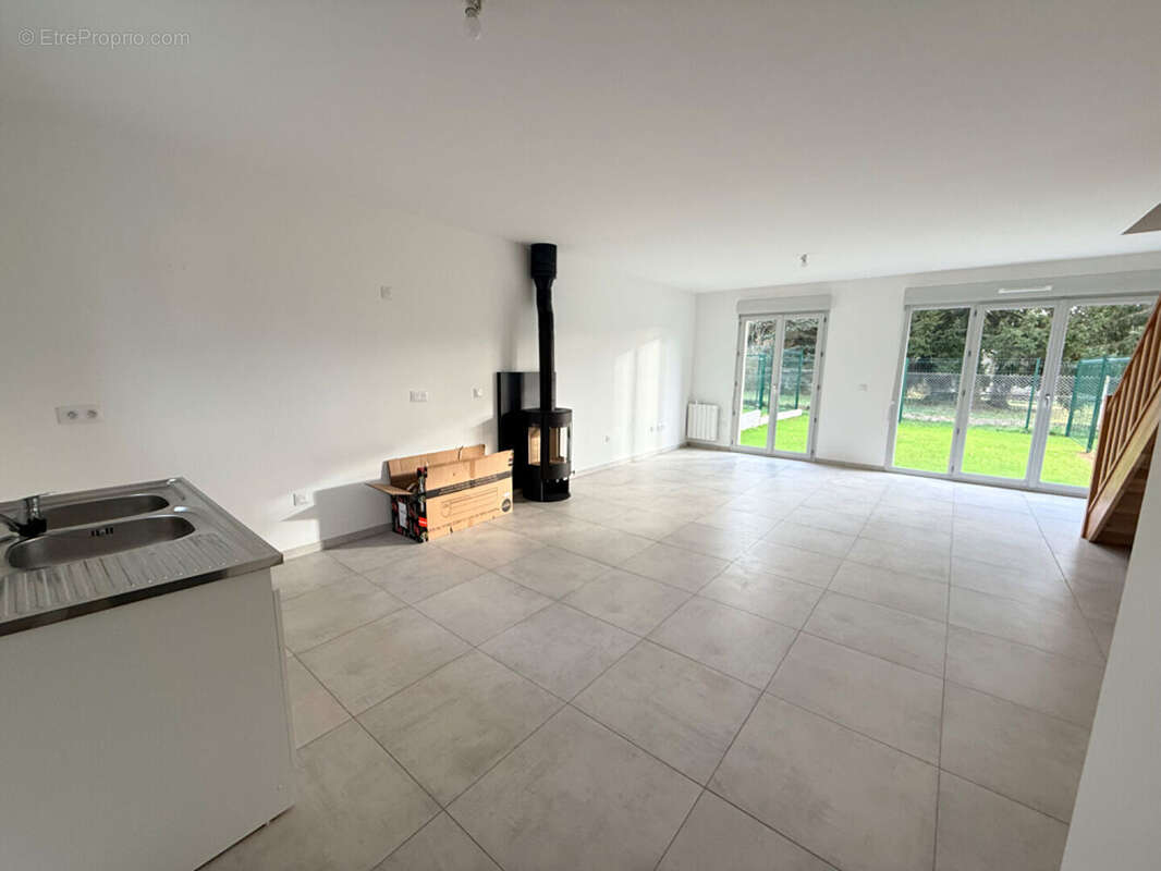 Maison à OINVILLE-SUR-MONTCIENT