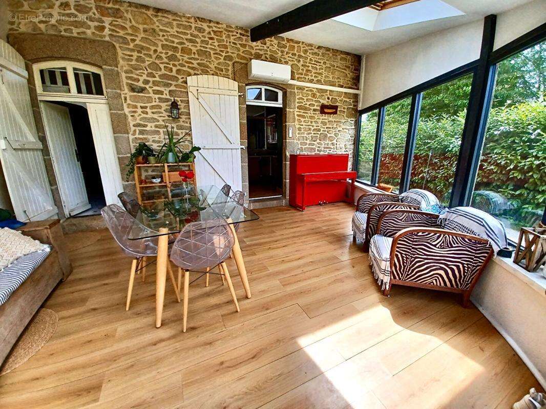 Maison à LOCQUELTAS
