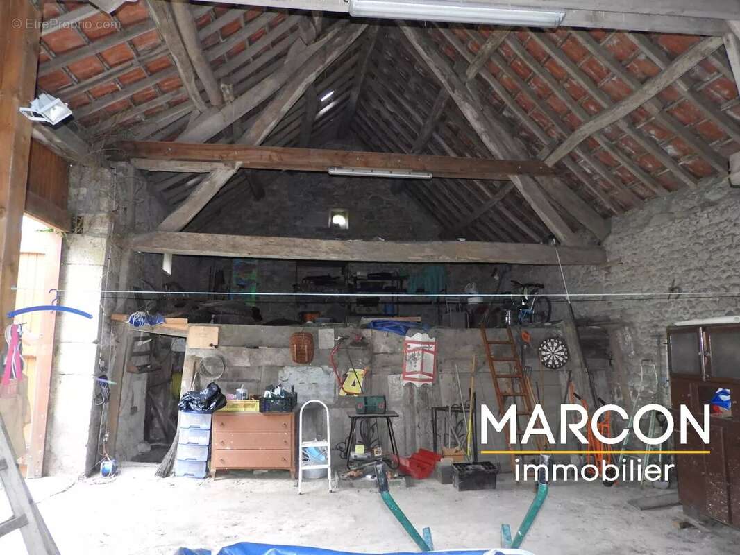 Maison à SAINT-PIERRE-BELLEVUE