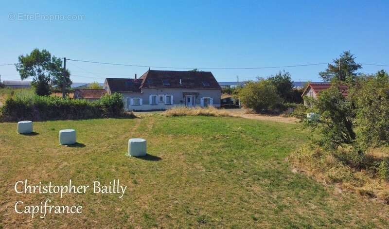Longère de 178 m², 3 suites parentales, sur 6200 m² de terrain - photo 9