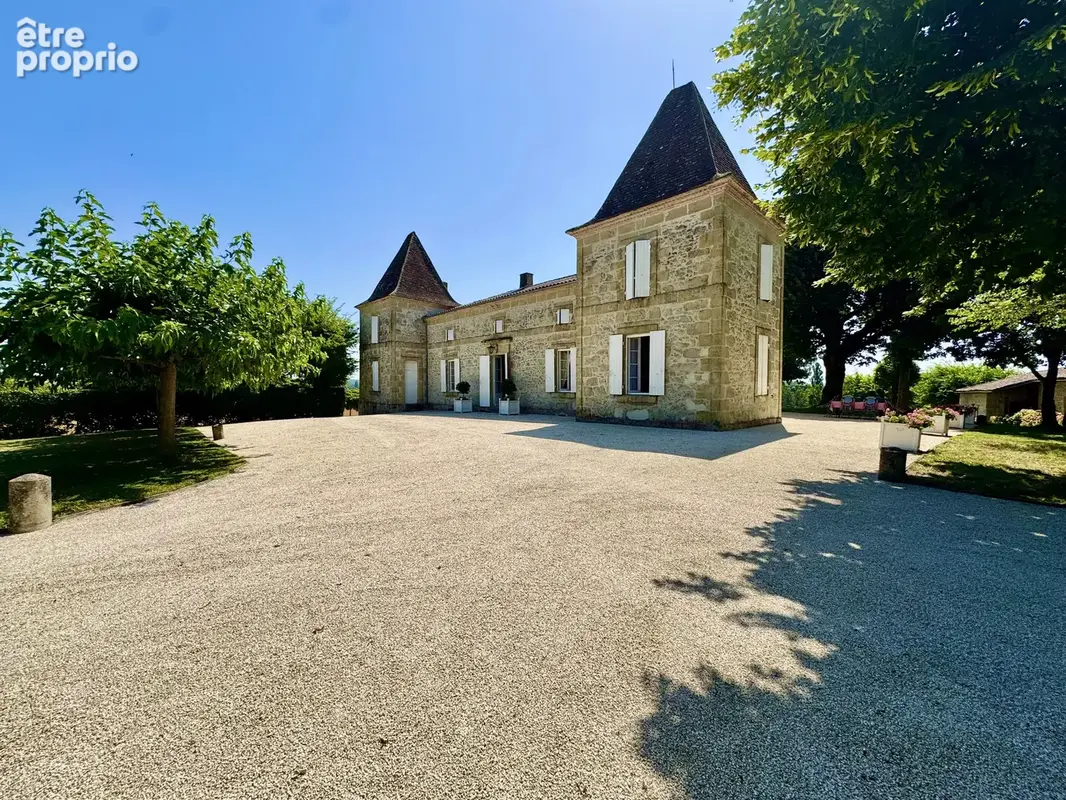 Élégant Manoir avec Chambres en Tour, Dépendance et Piscine - photo 19