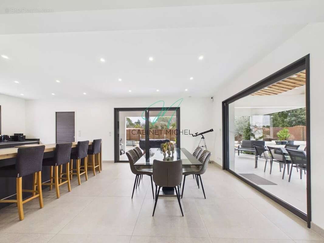 Maison à ROQUEFORT-LES-PINS