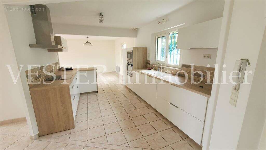 Maison à SAINT-FRONT-DE-PRADOUX