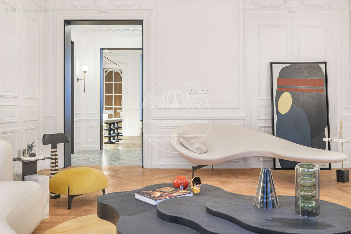 Appartement à PARIS-8E