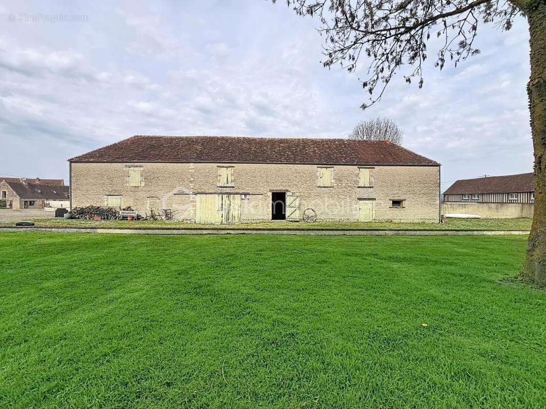 Maison à SAINT-PIERRE-SUR-DIVES