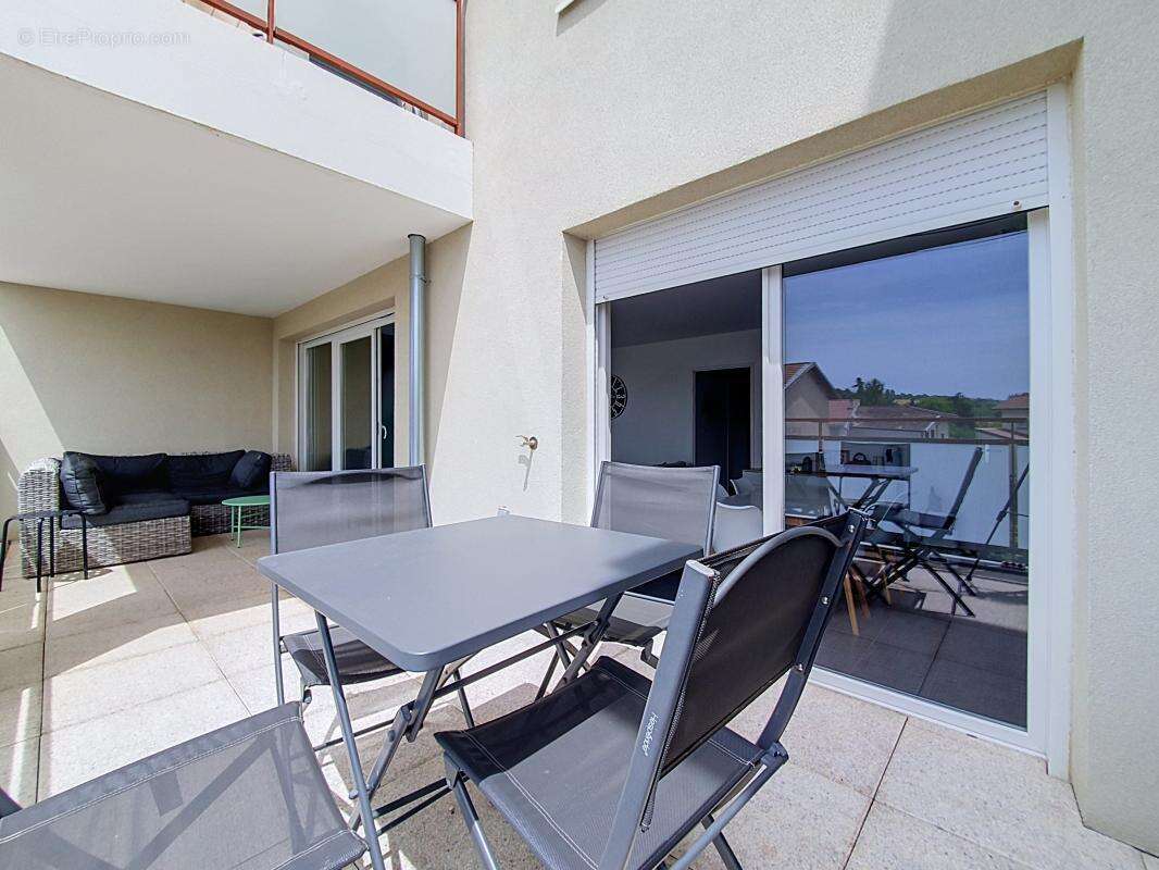 Appartement à CHUZELLES
