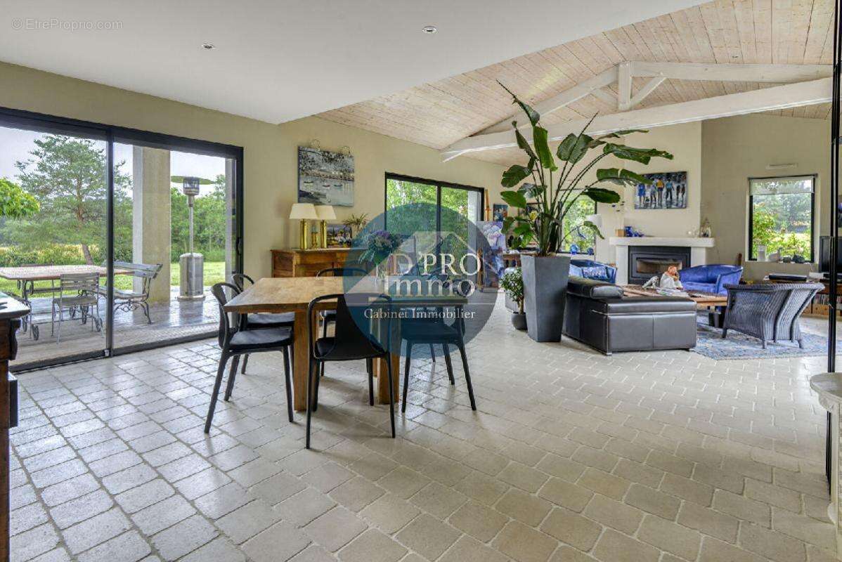 Maison d'architecte dans un environnement préservé - photo 5