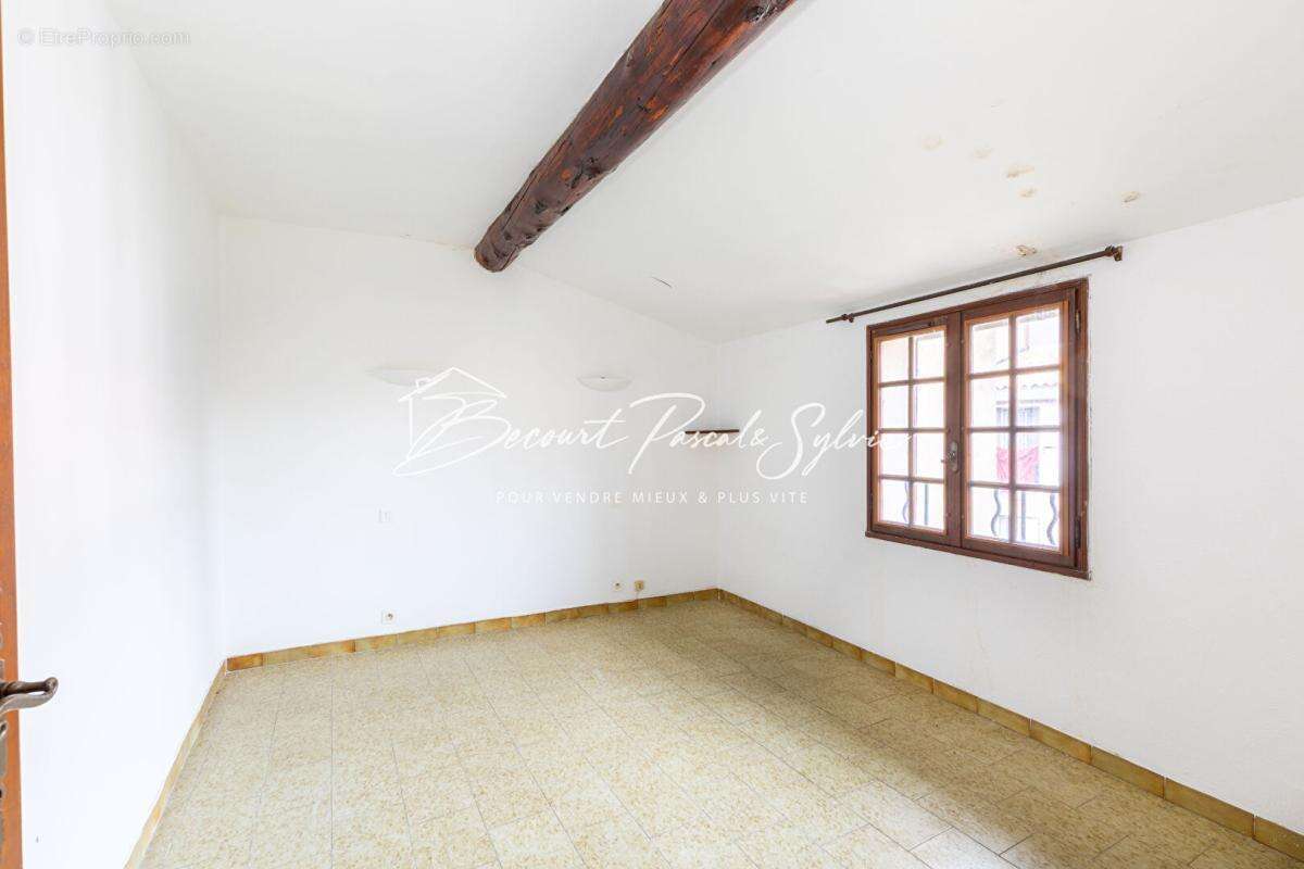 BAISSE DE PRIX - Immeuble de rapport  de 313 m2 avec commerce à Apt (84) - photo 18