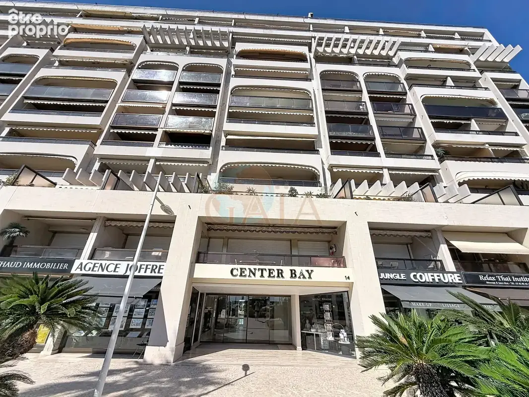 Juan les pins center bay vaste 2p 60m2 face mer garage - photo 3