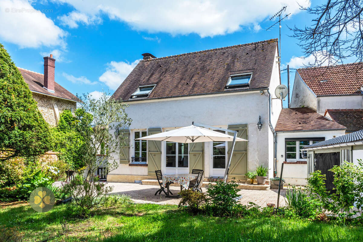 Maison à LA QUEUE-LES-YVELINES