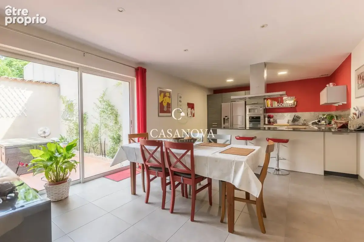 Proche PEZENAS, pièces à vivre 80 m², 6 chambres, beau terrain avec piscine, garage, dependances - photo 5