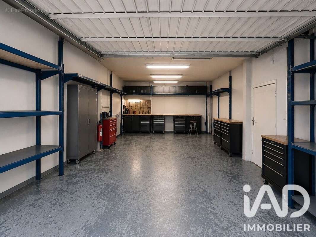 Commerce 335 m² à Nanterre  - photo 4