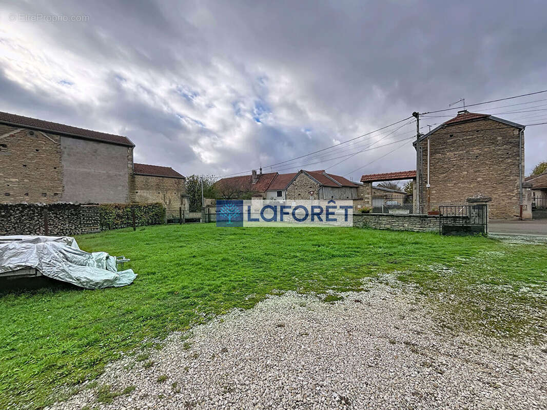 Maison 296 m² à Orges  - photo 3