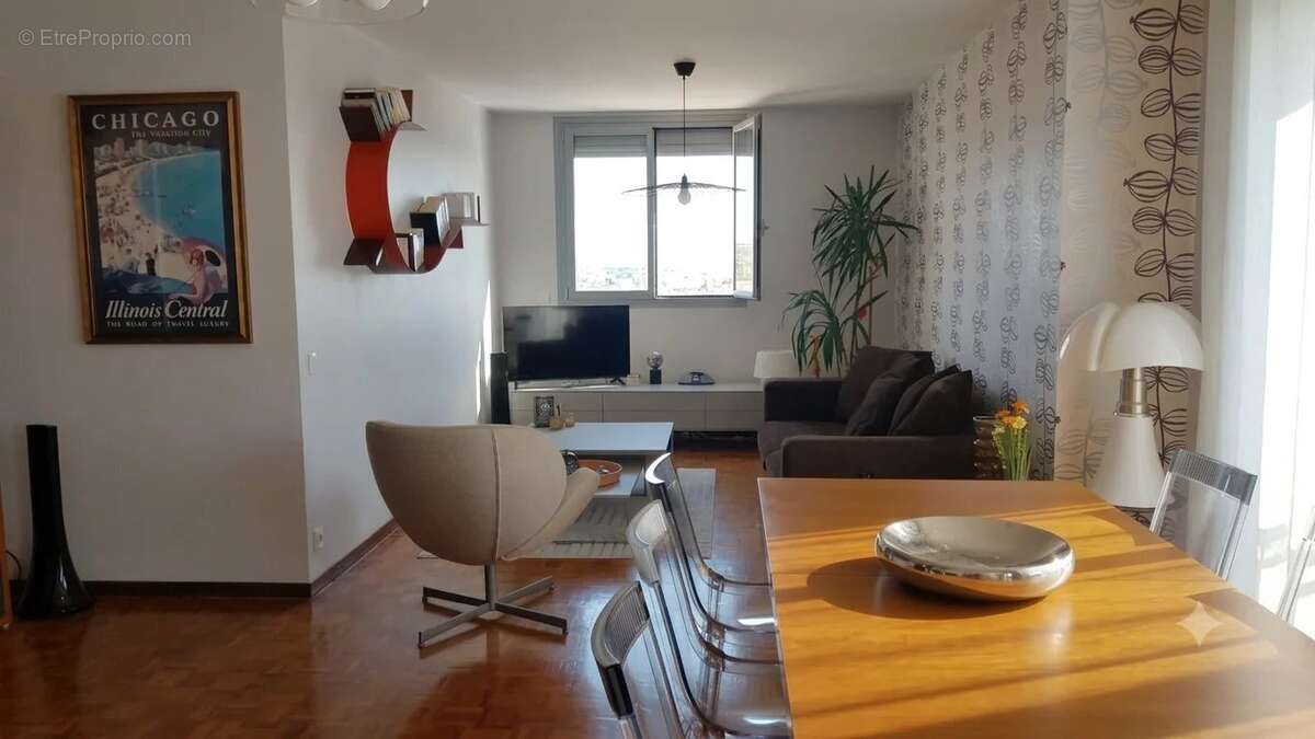 T3/t4 traversant de 87 m²  allée des pins– vue panoramique mer et collines – grand balcon – cave - photo 2