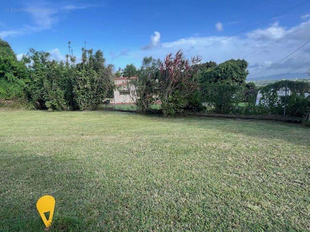 Terrain à LE LAMENTIN