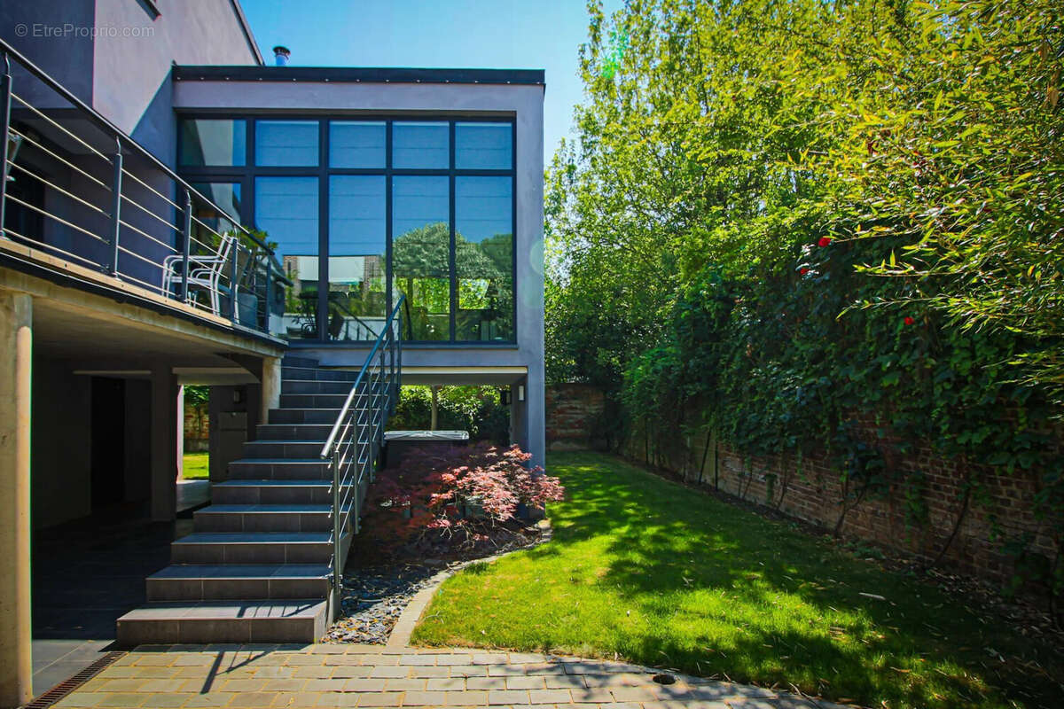Maison à LE PERREUX-SUR-MARNE