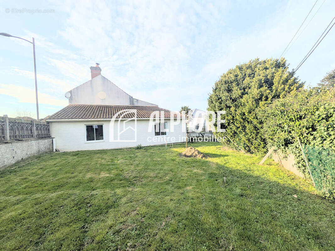 Maison à LA SALLE-DE-VIHIERS