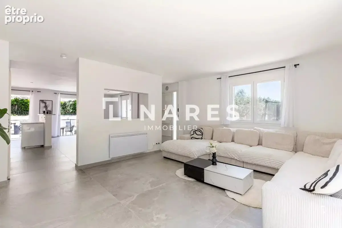 LA VILLA DE L’ÉTANG - Villa T5 de 170m2 -  Jardin de 1760m2 - Dépendance - 13800 ISTRES - photo 3
