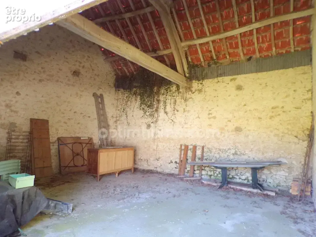 Au coeur du charmant village de Poulaines, une authentique longère de 6 pièces accompagnée de ses dépendances, offrant un cadre  - photo 20