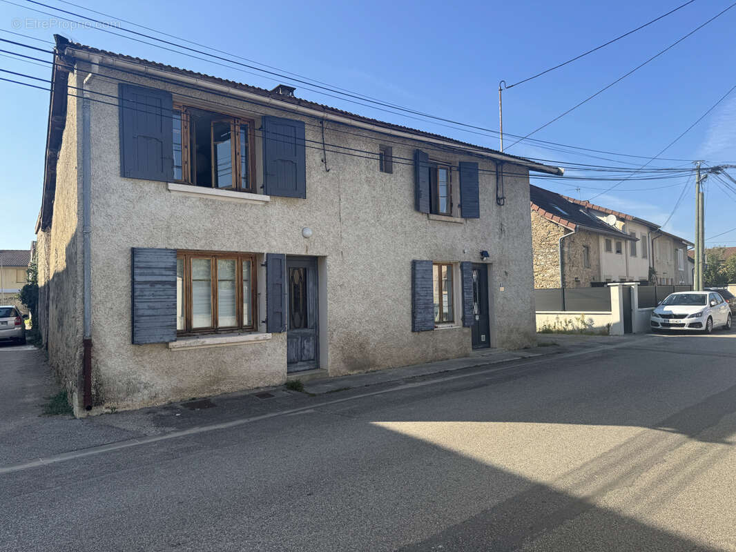 Maison à SAINT-ROMAIN-DE-JALIONAS